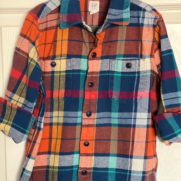 Boys size 6 Gap, Ralph Lauren, and more button down shirts. Eight in total. - Picture 7 of 16